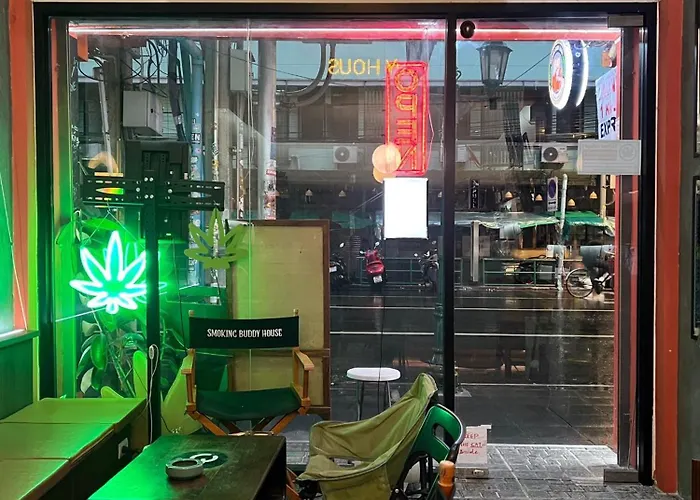 Smoking Buddy House Hostel